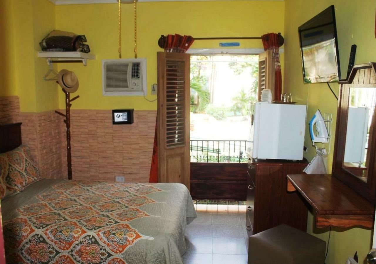 Hostal Yolanda Habana Vieja Гавана Экстерьер фото